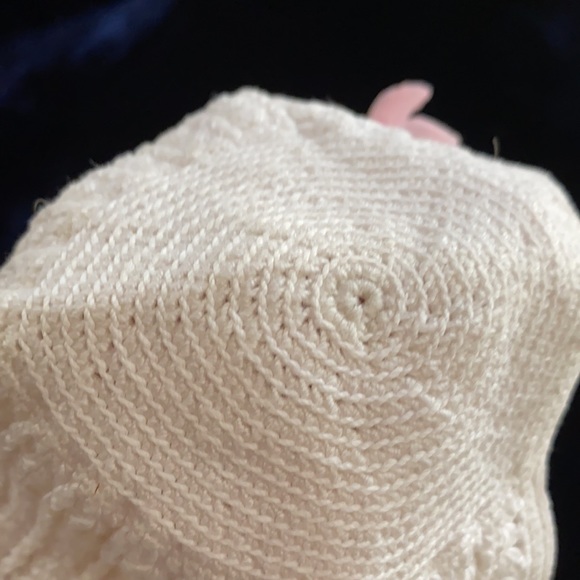 Precious Vintage Hand Crocheted Baby Bonnet - Picture 7 of 8